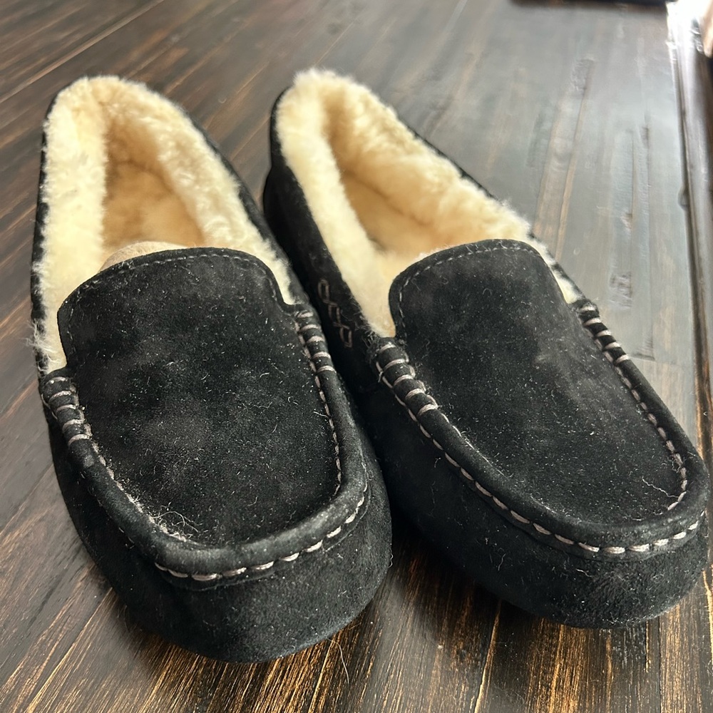Women’s UGG Ansley Black Suede Moccasin Slippers